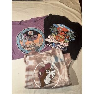 Buc-ee's Shirt Lot 2 Tshirts Small & Medium 1 Sweat Shirt Medium Buc ees Bucees